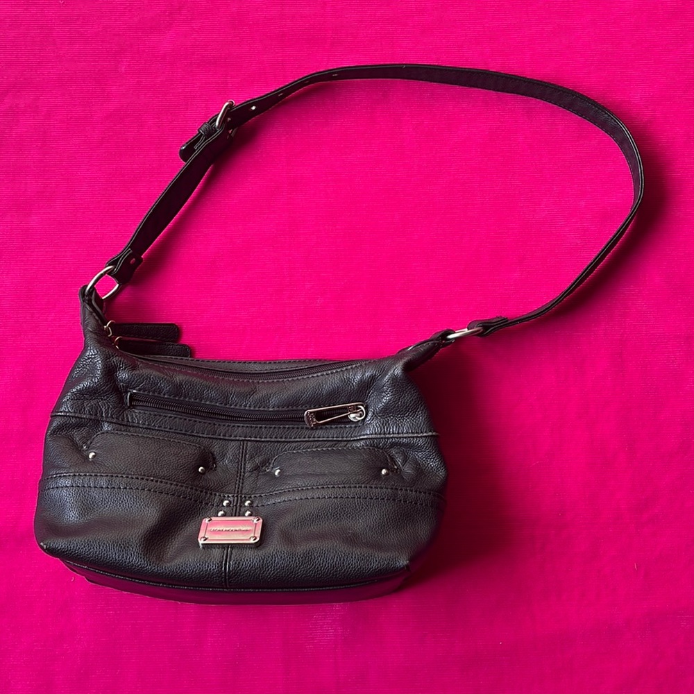 Black leather Stone Mountain purse